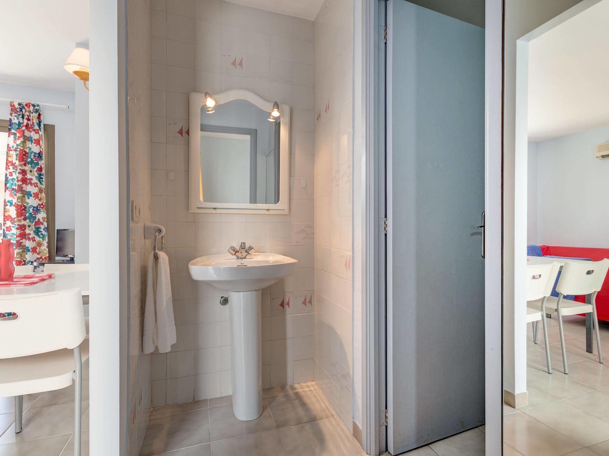 Apartamentos Lago Colonia de Sant Jordi Exteriör bild